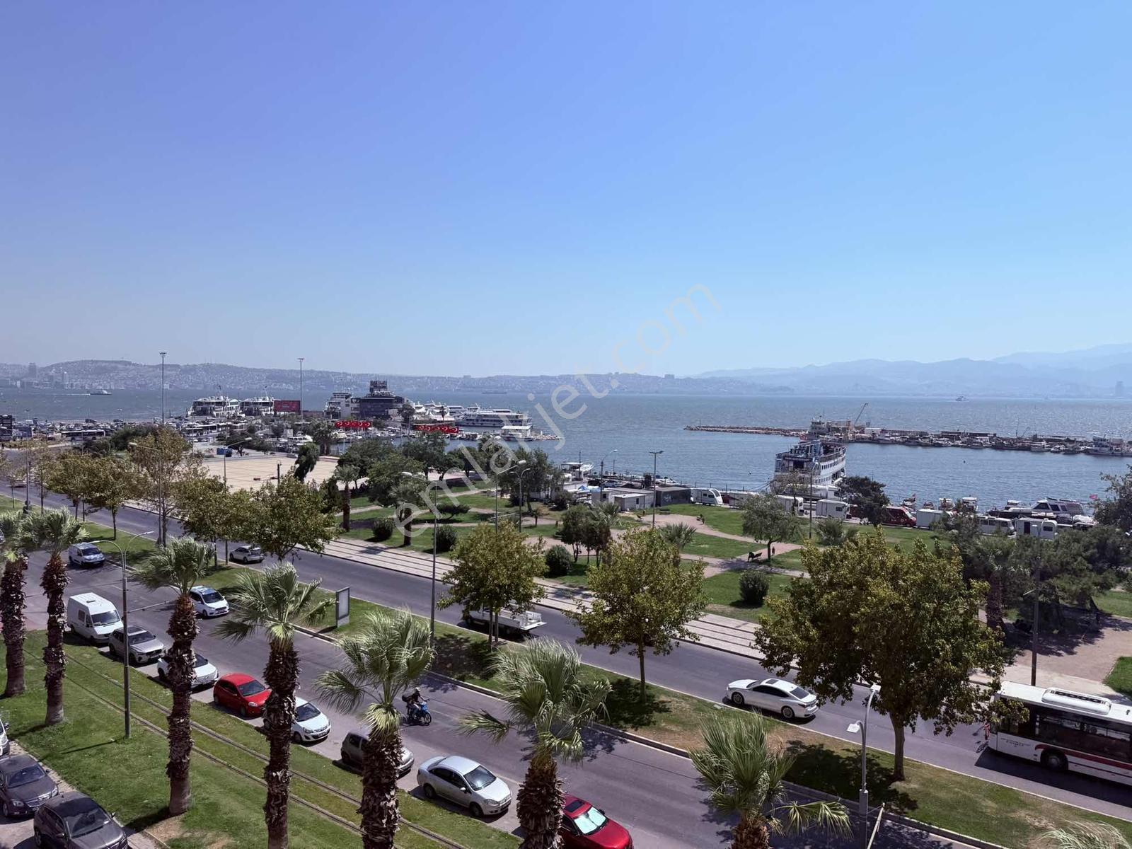 Karşıyaka Bostanlı Da Deniz Manzaralı 3+1 Satılık Yalı Dairesi — fotoğraf 32
