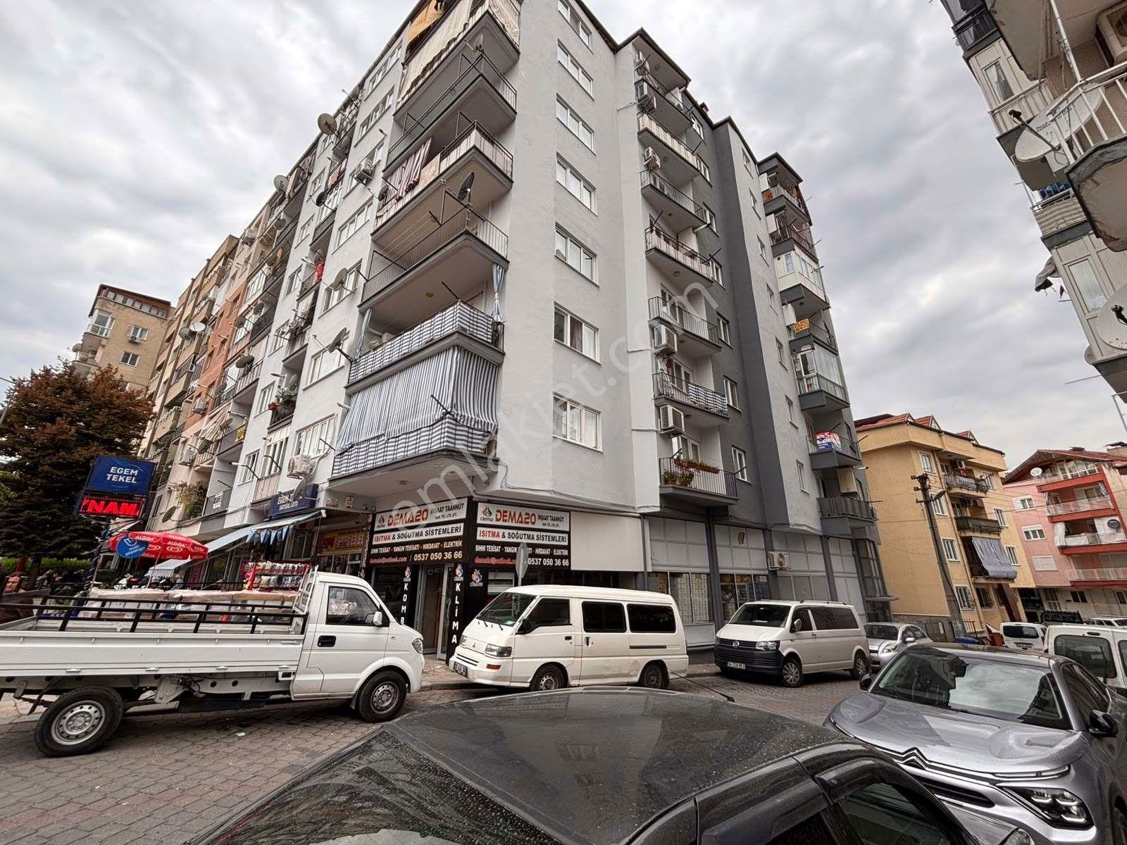 Remax Model Den İnönü Caddesinde 4+1 Ara Kat Asansörlü Satılık Daire