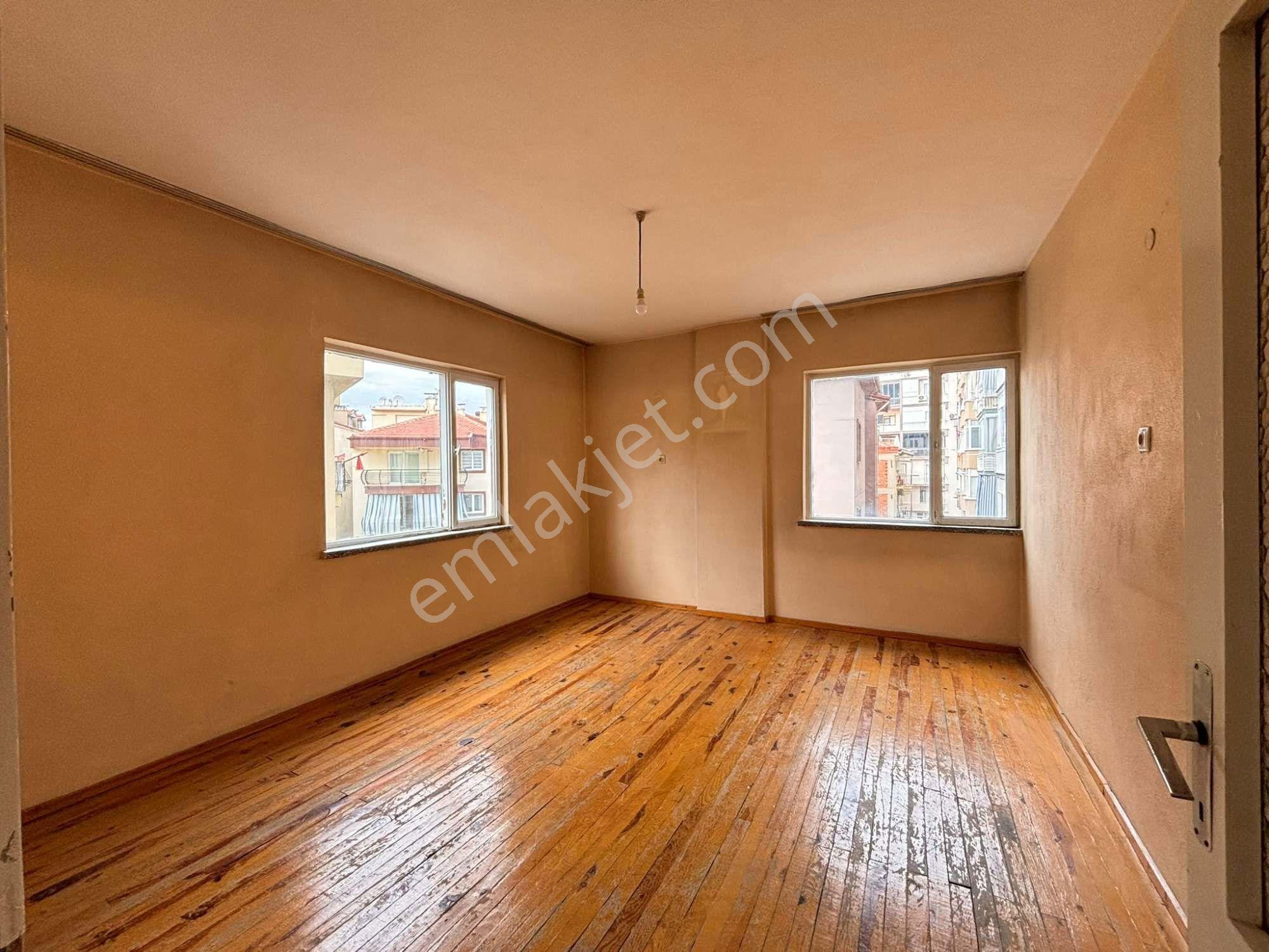 Remax Model Den İnönü Caddesinde 4+1 Ara Kat Asansörlü Satılık Daire — fotoğraf 3