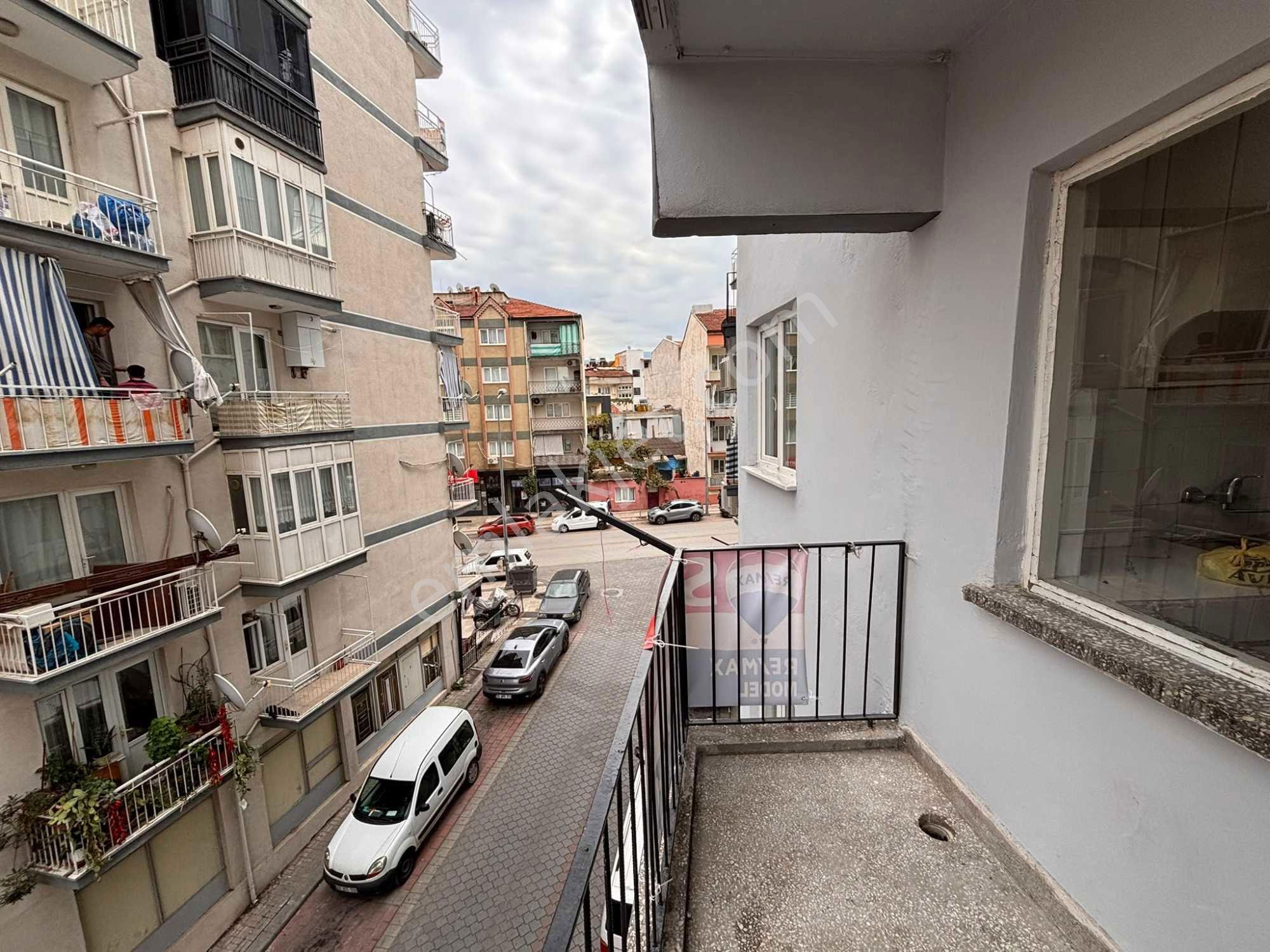 Remax Model Den İnönü Caddesinde 4+1 Ara Kat Asansörlü Satılık Daire — fotoğraf 4