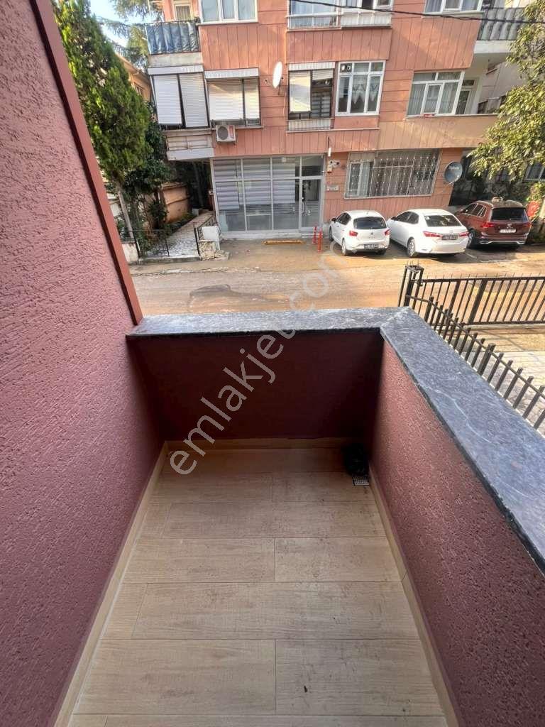 Kaçmaz'dan Küçükyalı'da Merkezi Konumlu Ön Cephe Balkonlu 2+1 — fotoğraf 13