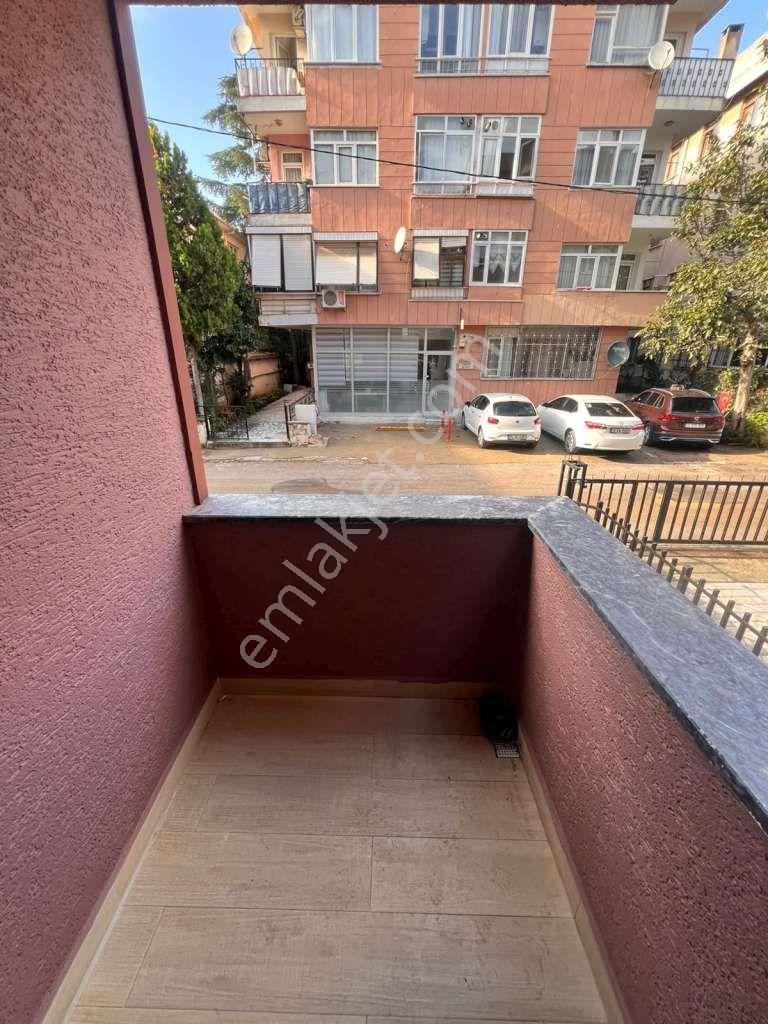 Kaçmaz'dan Küçükyalı'da Merkezi Konumlu Ön Cephe Balkonlu 2+1 — fotoğraf 14
