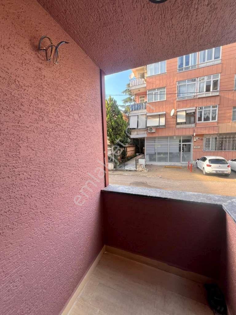 Kaçmaz'dan Küçükyalı'da Merkezi Konumlu Ön Cephe Balkonlu 2+1 — fotoğraf 15
