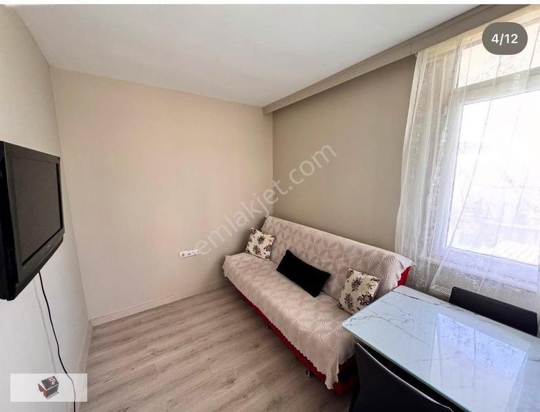 Cumhuriyet Mahallesi'nde Eşyali Ve Satılık 1+1 Daire — fotoğraf 3