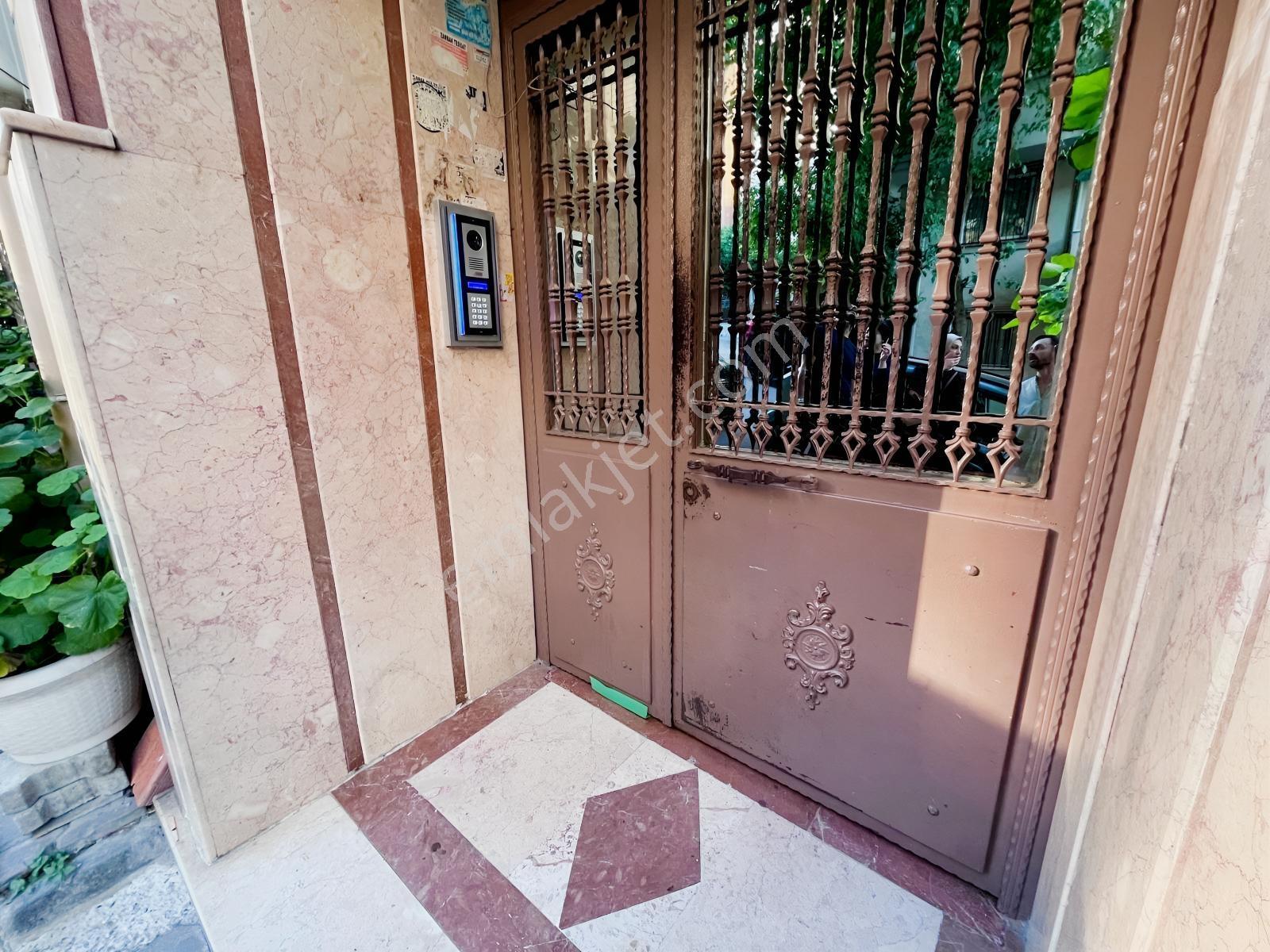 Bağlarbaşı Mahalllesinde 2+1 Balkonlu Büyük Tip Daire — fotoğraf 2