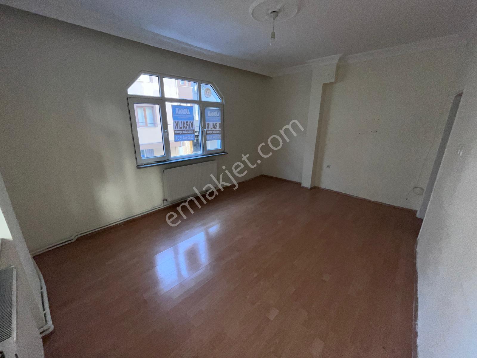 Bağlarbaşı Mahalllesinde 2+1 Balkonlu Büyük Tip Daire — fotoğraf 4