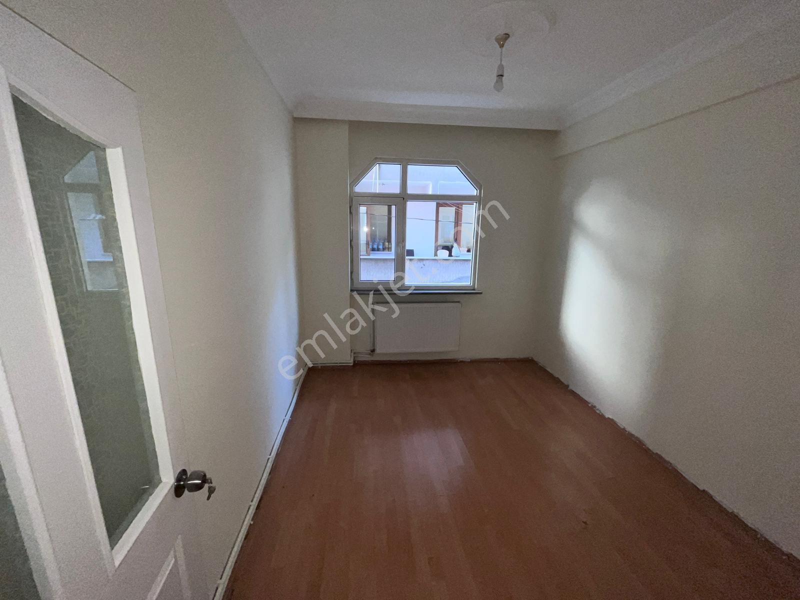 Bağlarbaşı Mahalllesinde 2+1 Balkonlu Büyük Tip Daire — fotoğraf 9