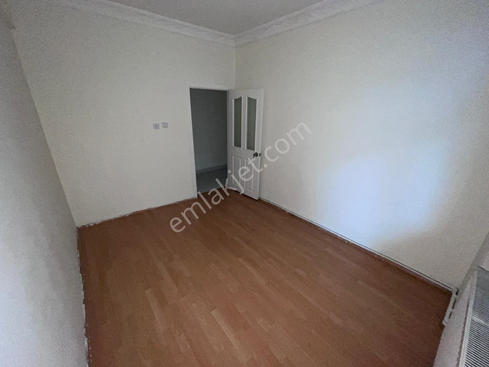 Bağlarbaşı Mahalllesinde 2+1 Balkonlu Büyük Tip Daire — fotoğraf 11