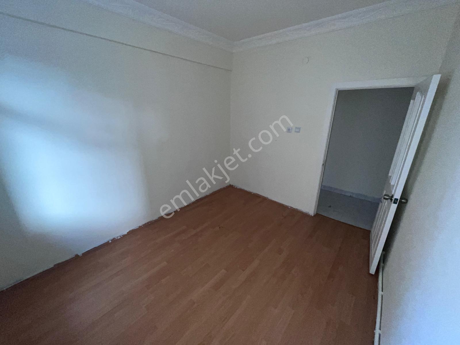 Bağlarbaşı Mahalllesinde 2+1 Balkonlu Büyük Tip Daire — fotoğraf 13