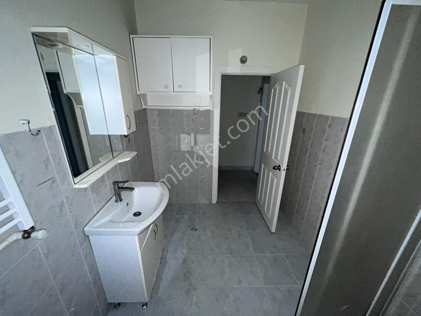 Bağlarbaşı Mahalllesinde 2+1 Balkonlu Büyük Tip Daire — fotoğraf 25