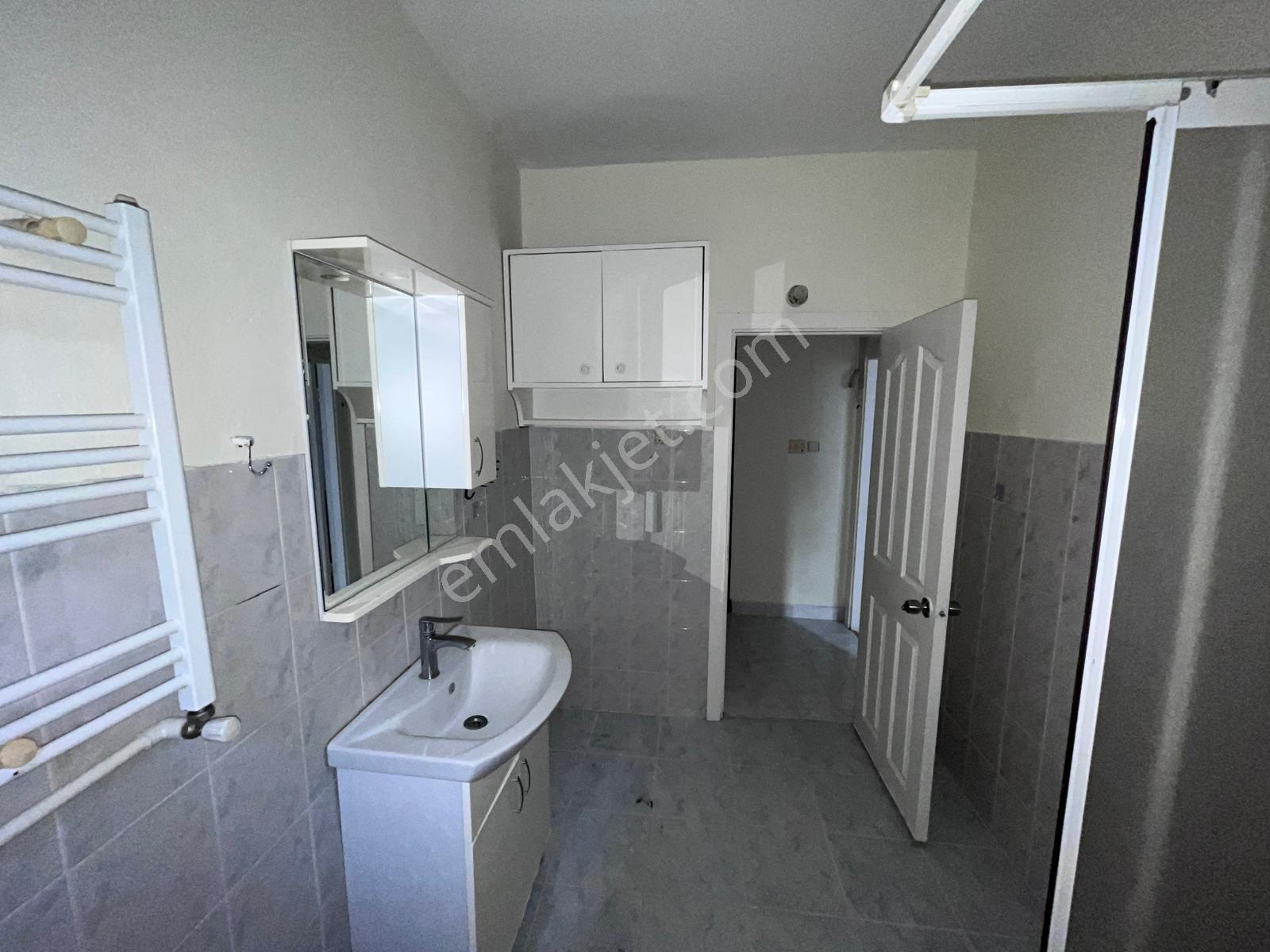 Bağlarbaşı Mahalllesinde 2+1 Balkonlu Büyük Tip Daire — fotoğraf 26