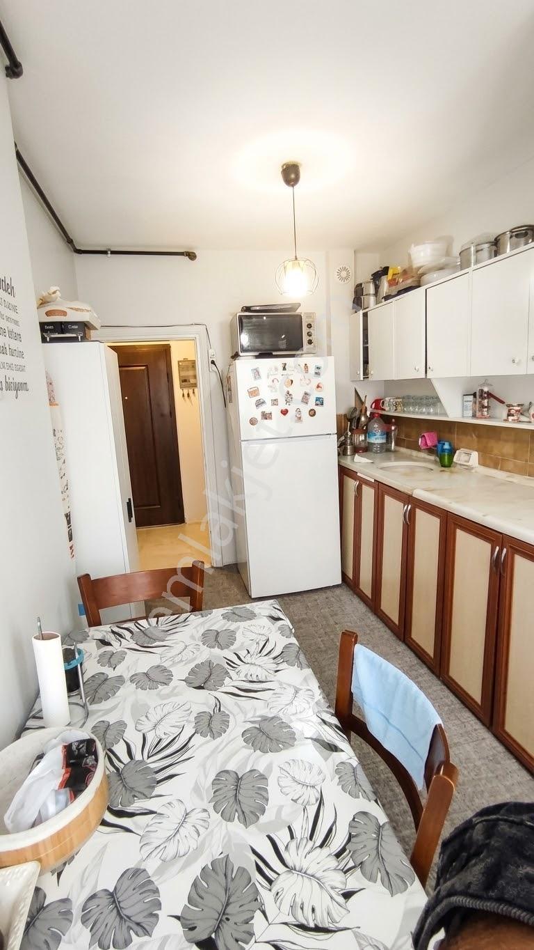 Cumhuriyet Mahallesi Gardalya Sokakta Satılık 2+1 Bakımlı Daire — fotoğraf 2