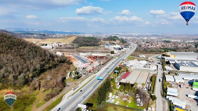 Re/Max Mavi | Arifiye E5 (D100) Cepheli | Tırsan Karşısı 4.516M²
