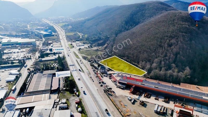 Re/Max Mavi | Arifiye E5 (D100) Cepheli | Tırsan Karşısı 4.516M² — fotoğraf 4
