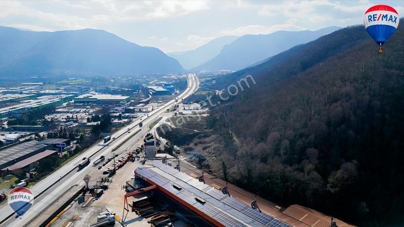 Re/Max Mavi | Arifiye E5 (D100) Cepheli | Tırsan Karşısı 4.516M² — fotoğraf 9