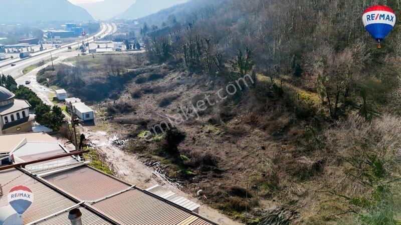 Re/Max Mavi | Arifiye E5 (D100) Cepheli | Tırsan Karşısı 4.516M² — fotoğraf 11