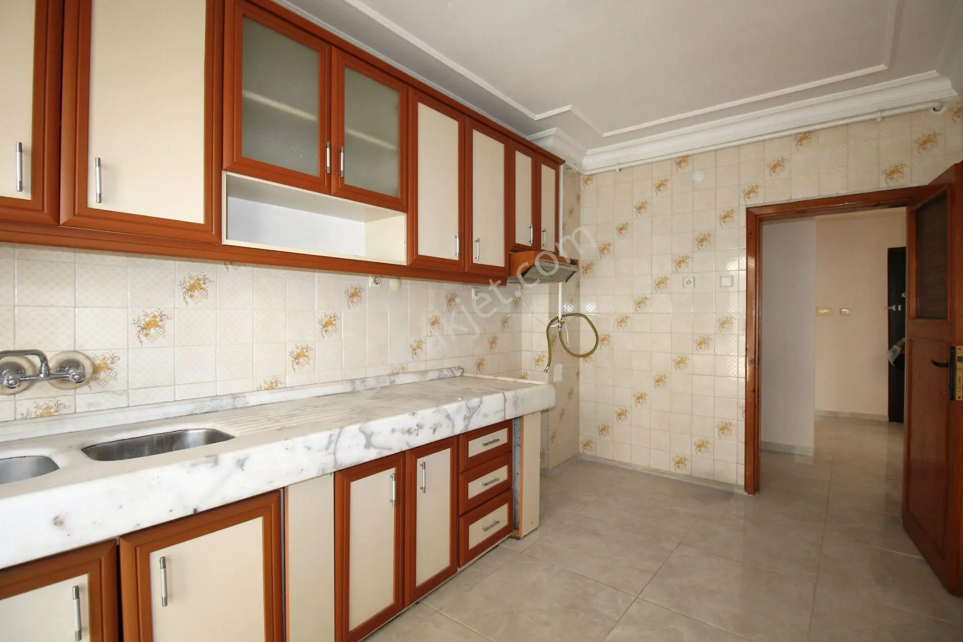 Retro’dan Palmiye Mahallesinde Doğalgazlı Asansörlü Geniş 3+1 — fotoğraf 2