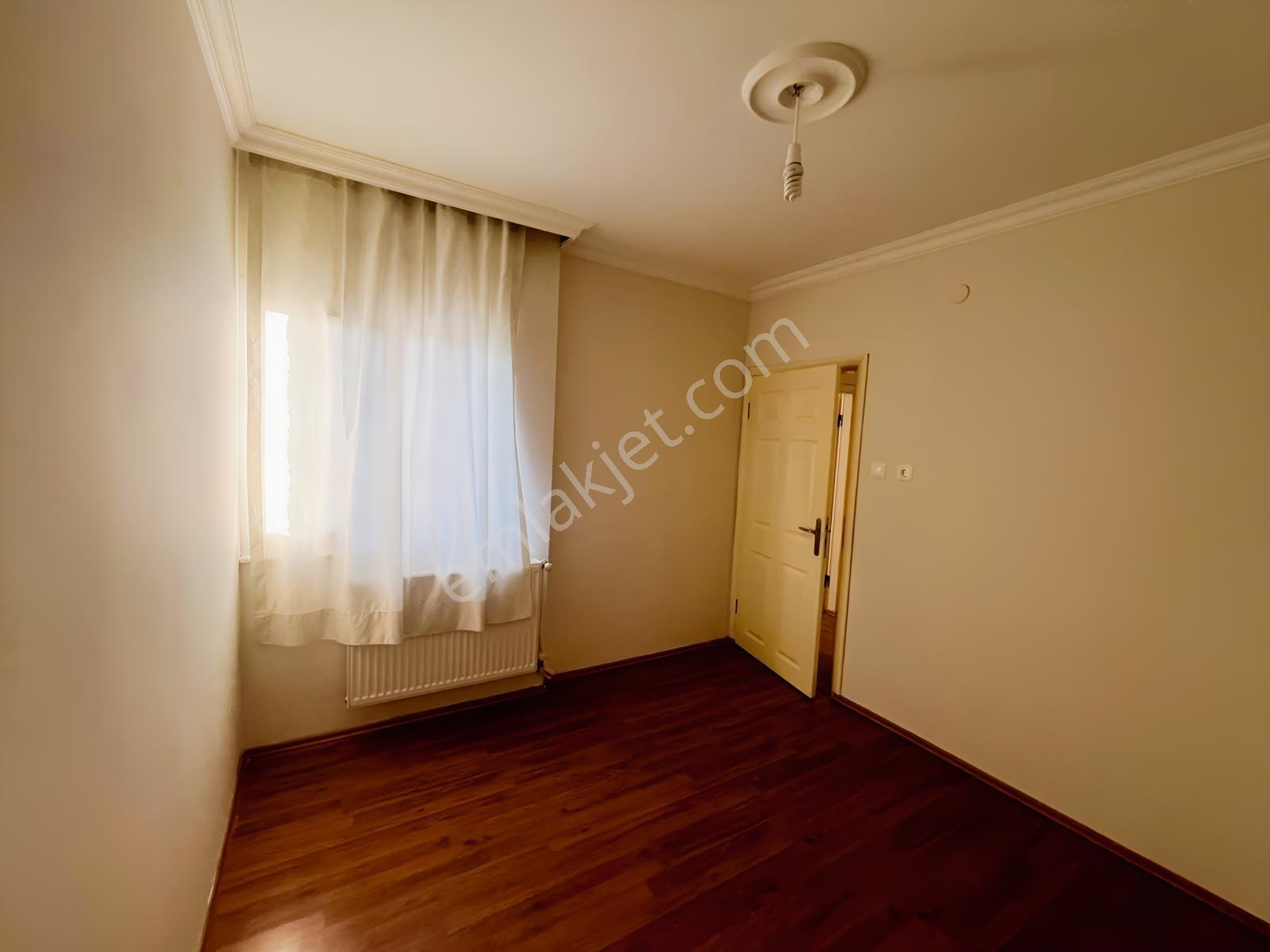 Görece Göçmen Konutlarında Bakımlı 2+1 — fotoğraf 12