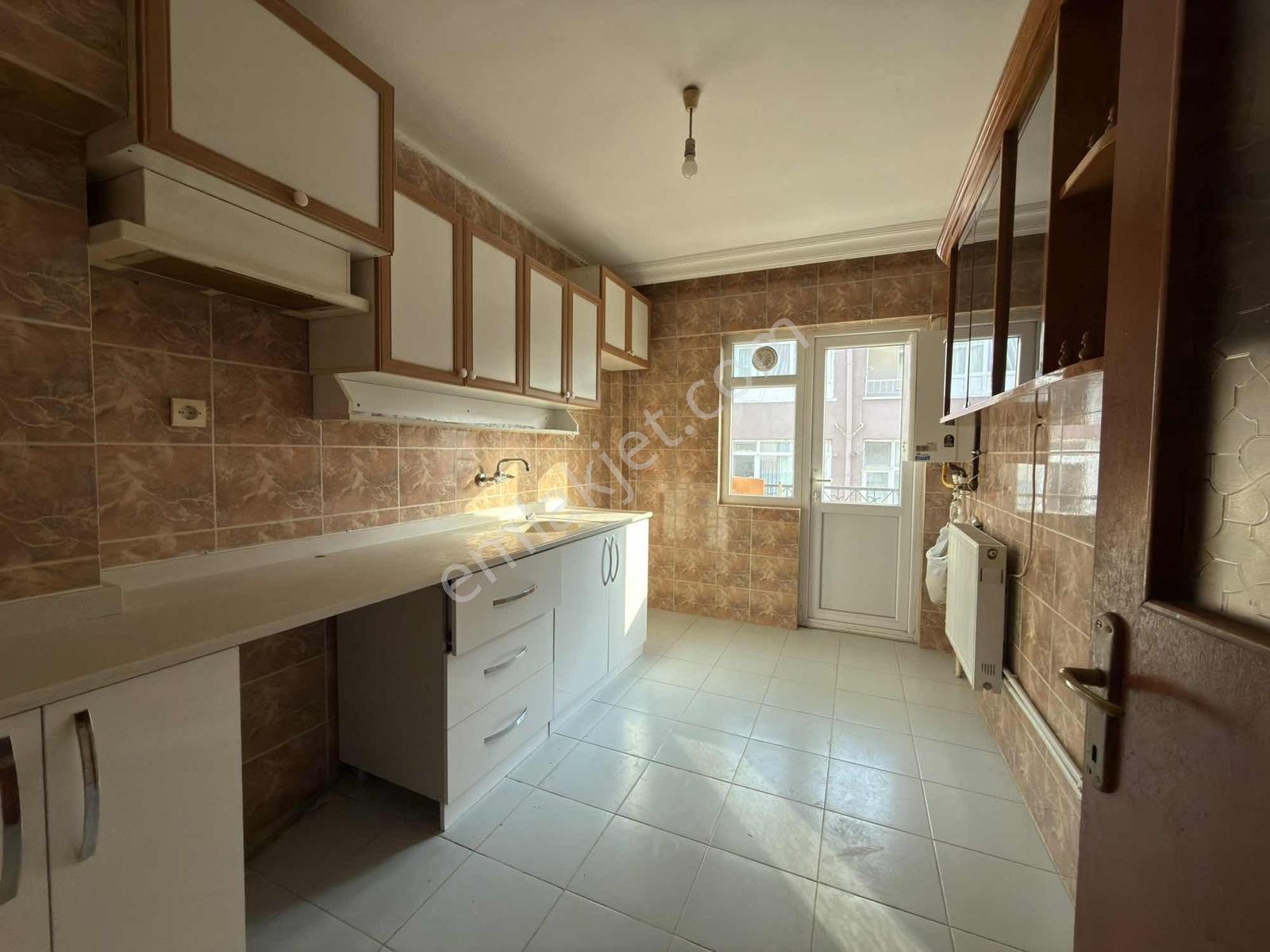Kuzey'den 3+1 Pursaklar Merkez'de Ara Kat Asansörlü Güney Cephe — fotoğraf 3