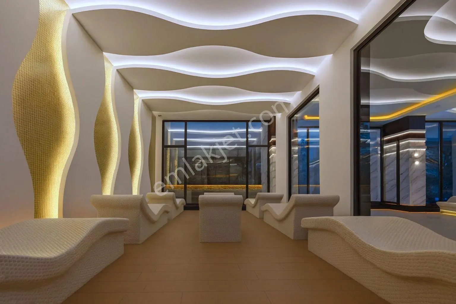 Mahmutlar’da Avm’li Sitede 81 M2 Eşyalı 2 Balkonlu 1+1 Satılık Daire — fotoğraf 8