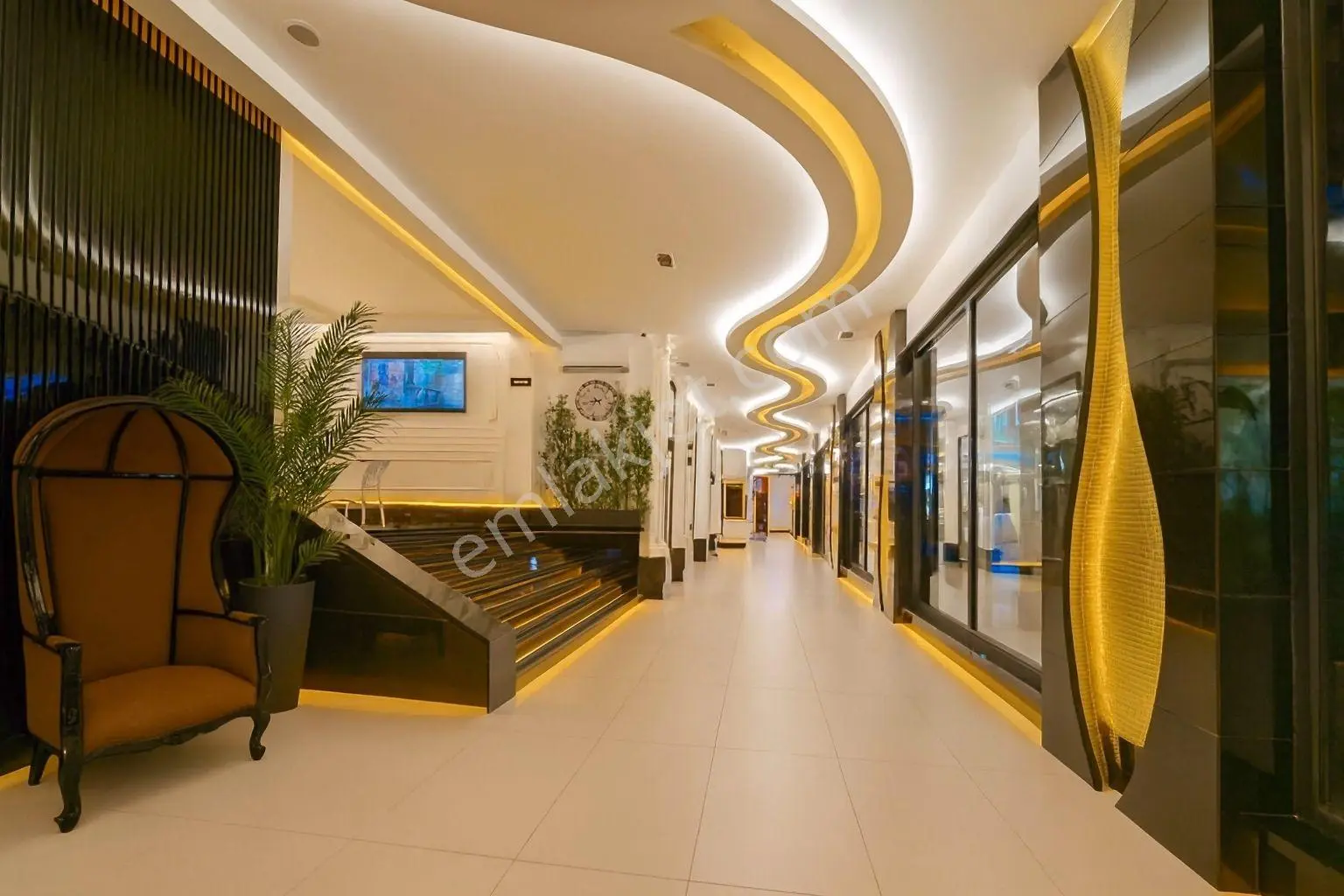 Mahmutlar’da Avm’li Sitede 81 M2 Eşyalı 2 Balkonlu 1+1 Satılık Daire — fotoğraf 19