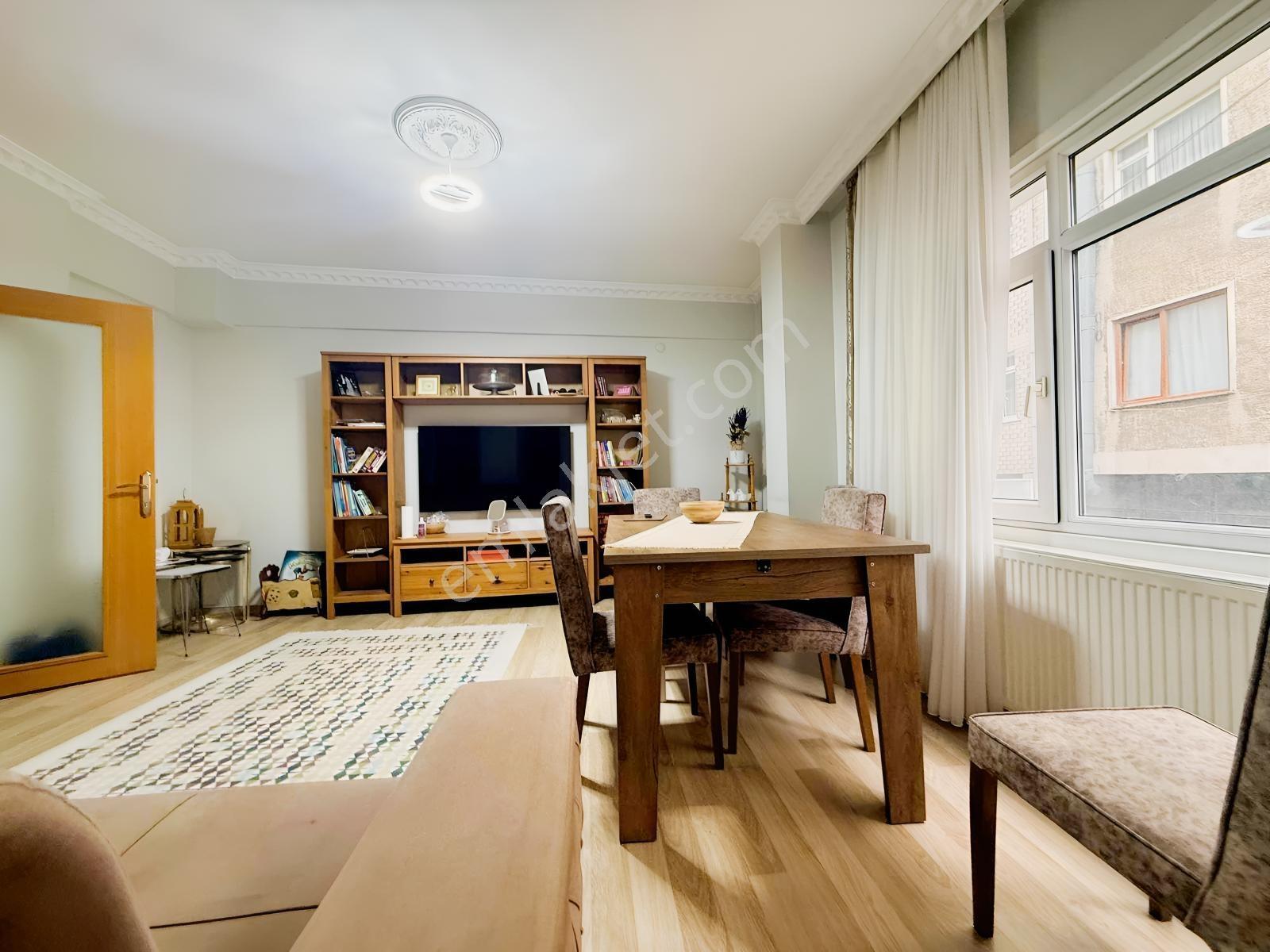 Ümraniye Atatürk Mh.3+1 Çarşının Göbeğinde Teraslı Satılık Daire — fotoğraf 3