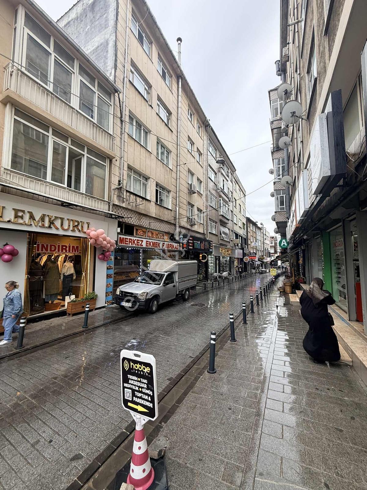 Ümraniye Atatürk Mh.3+1 Çarşının Göbeğinde Teraslı Satılık Daire — fotoğraf 32