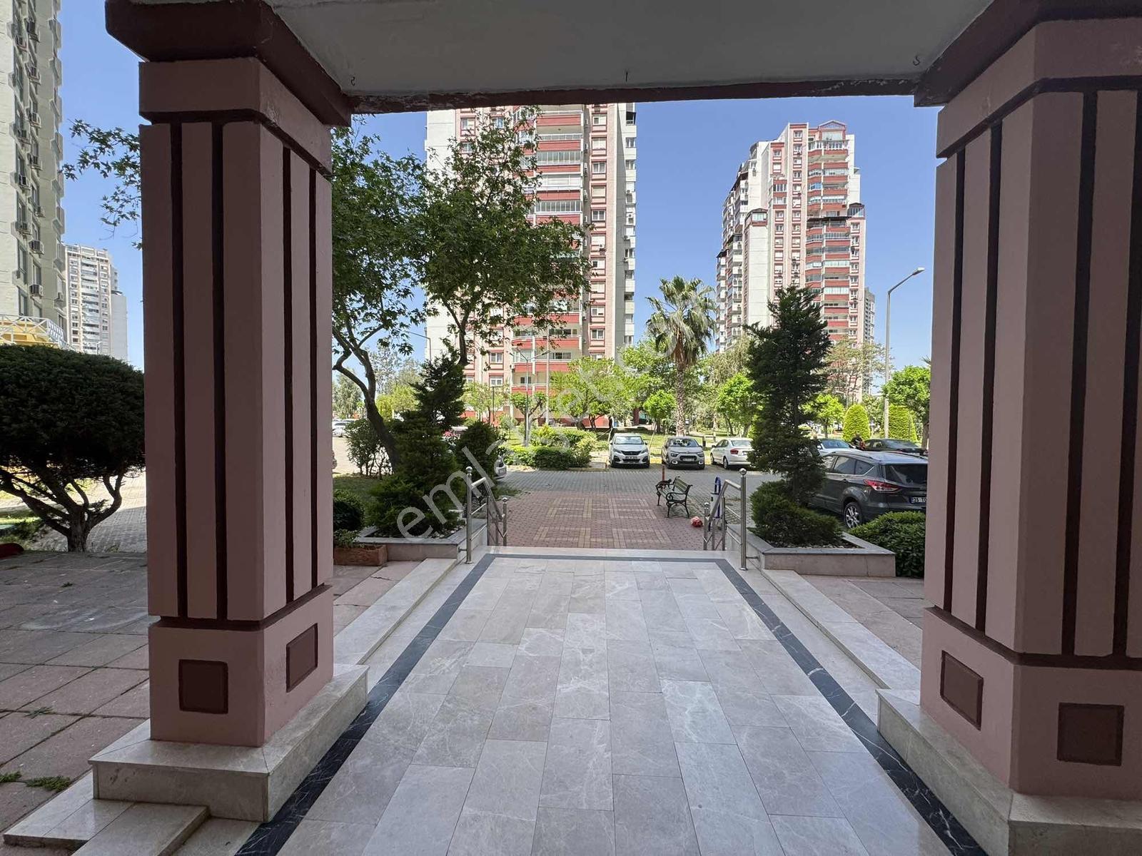 Karşıyaka Mavişehir Flamingo Sitesinde Geniş Tip Satılık 3+1 — fotoğraf 2