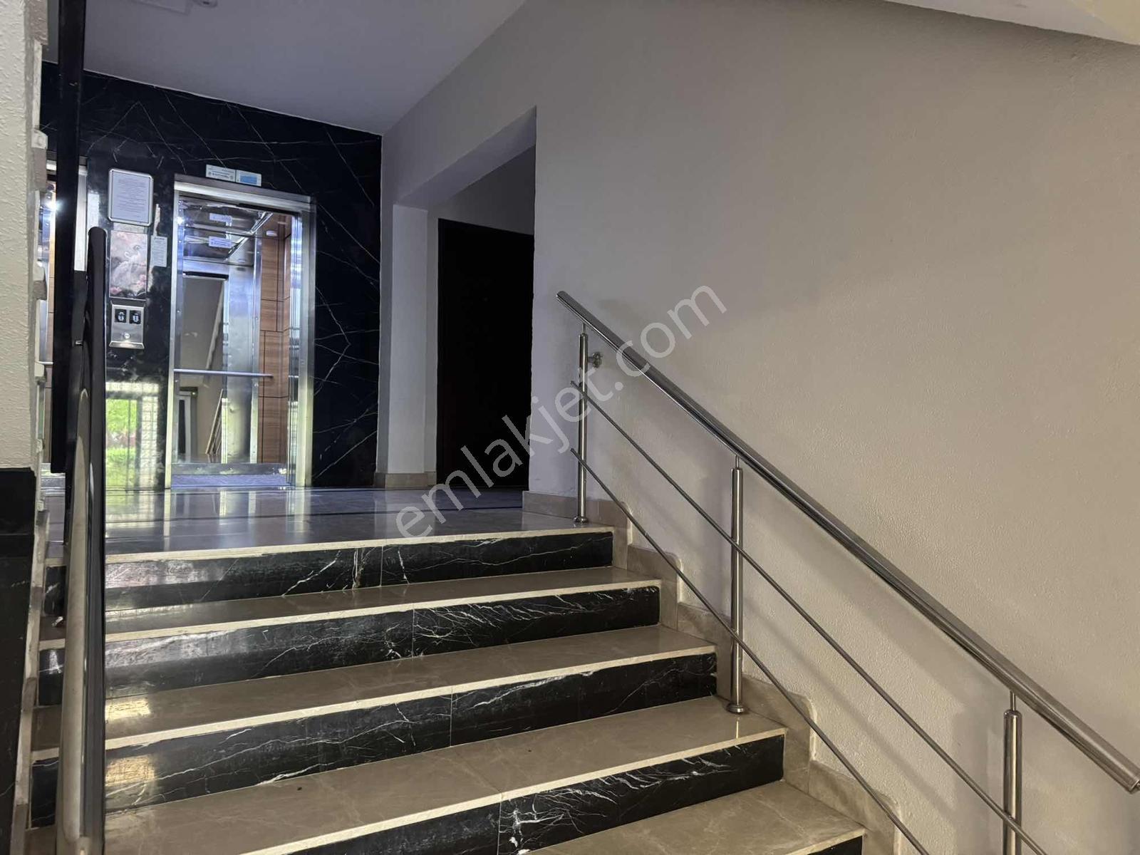 Karşıyaka Mavişehir Flamingo Sitesinde Geniş Tip Satılık 3+1 — fotoğraf 4