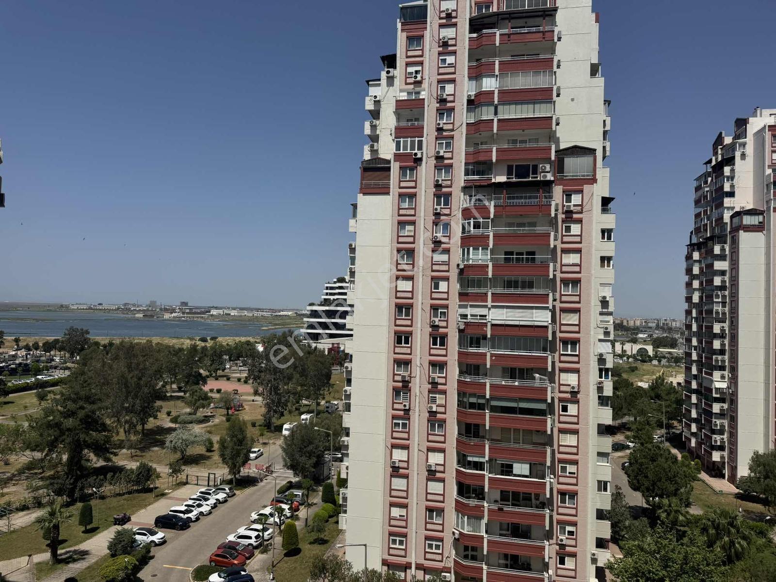 Karşıyaka Mavişehir Flamingo Sitesinde Geniş Tip Satılık 3+1 — fotoğraf 5