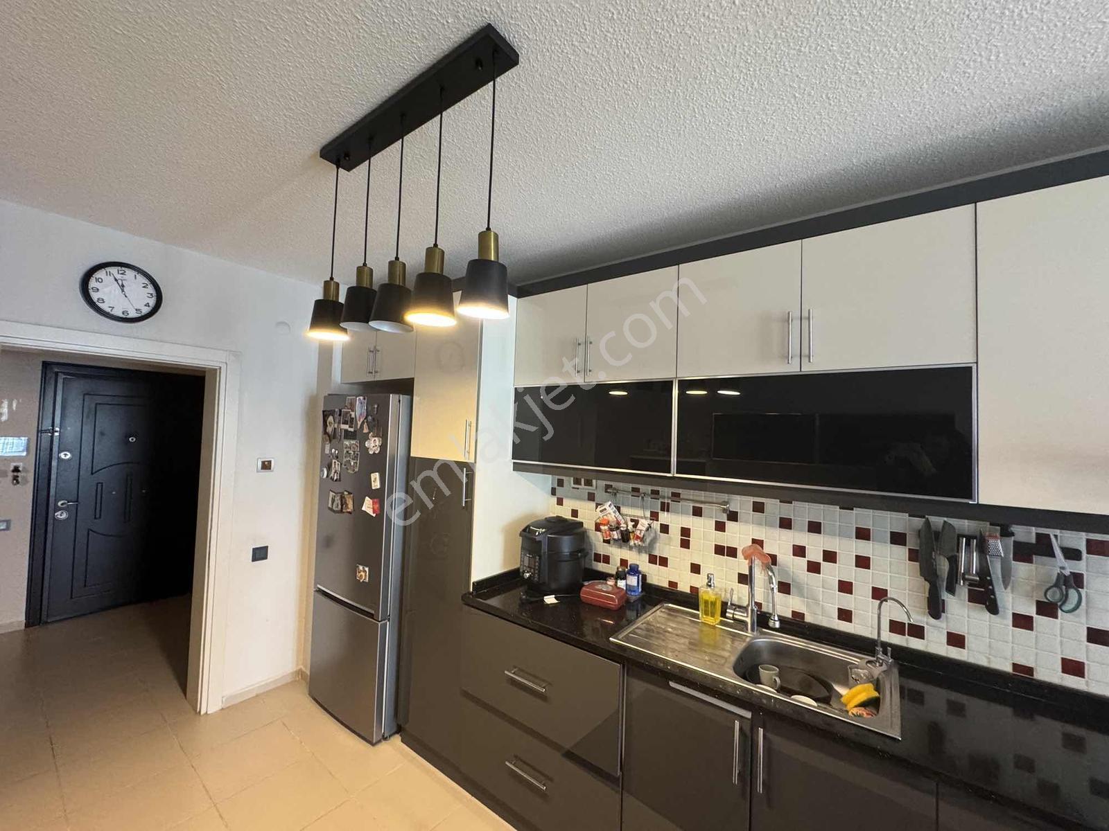 Karşıyaka Mavişehir Flamingo Sitesinde Geniş Tip Satılık 3+1 — fotoğraf 8