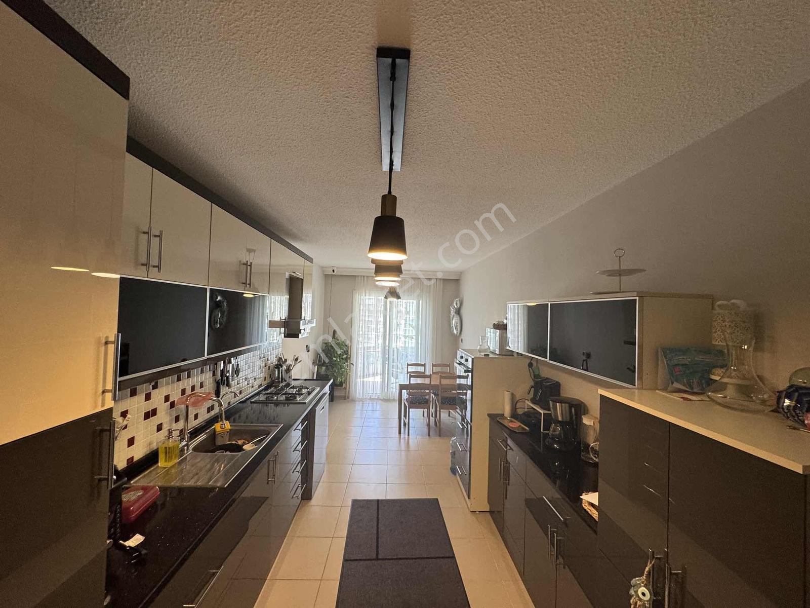 Karşıyaka Mavişehir Flamingo Sitesinde Geniş Tip Satılık 3+1 — fotoğraf 11