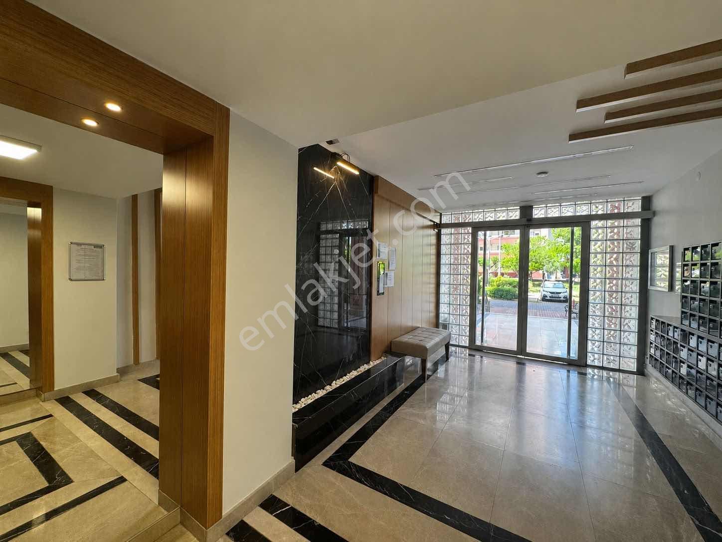 Karşıyaka Mavişehir Flamingo Sitesinde Geniş Tip Satılık 3+1 — fotoğraf 33