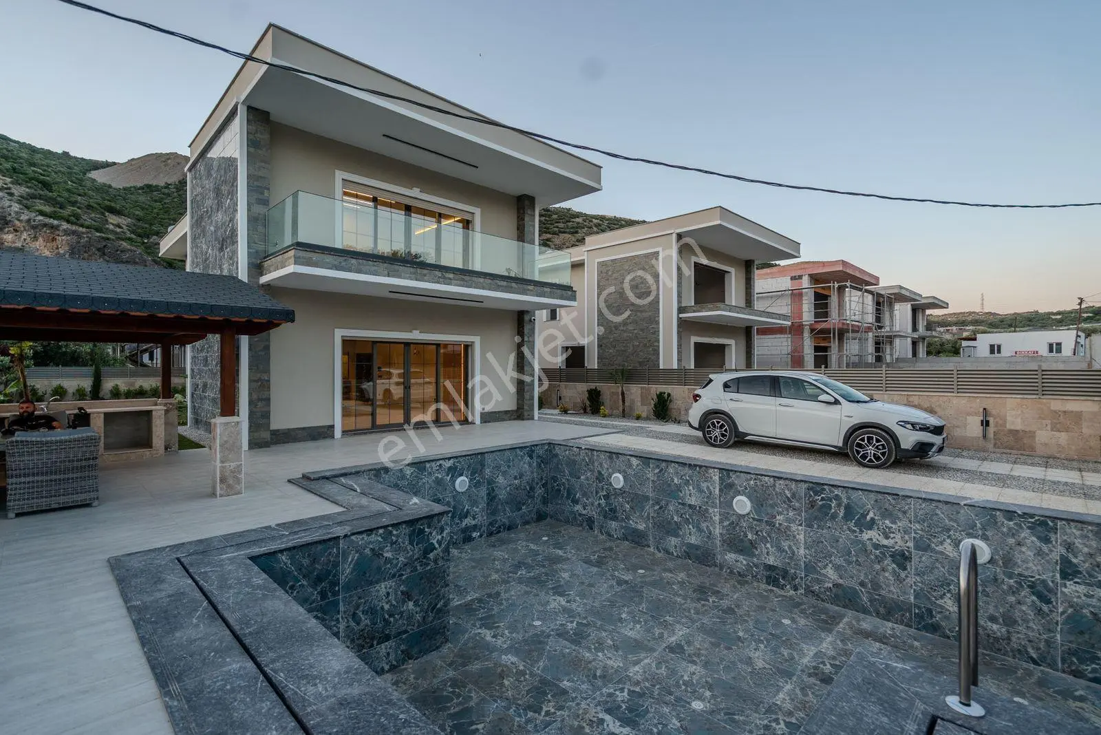 Yavansu Mahallesi'Nde Denize Yakın Müstakil Özel Havuzlu Satılık Villa