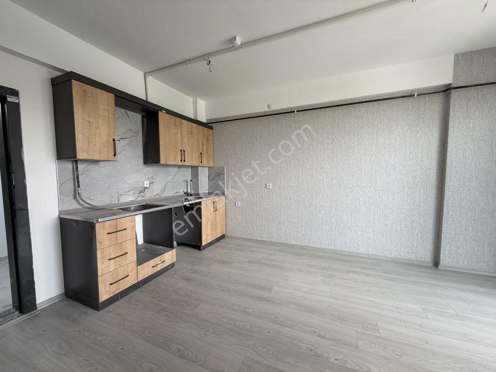 Öğretmen Evi Yanı Kayalar Yapıda Satılık 1+1 — fotoğraf 2