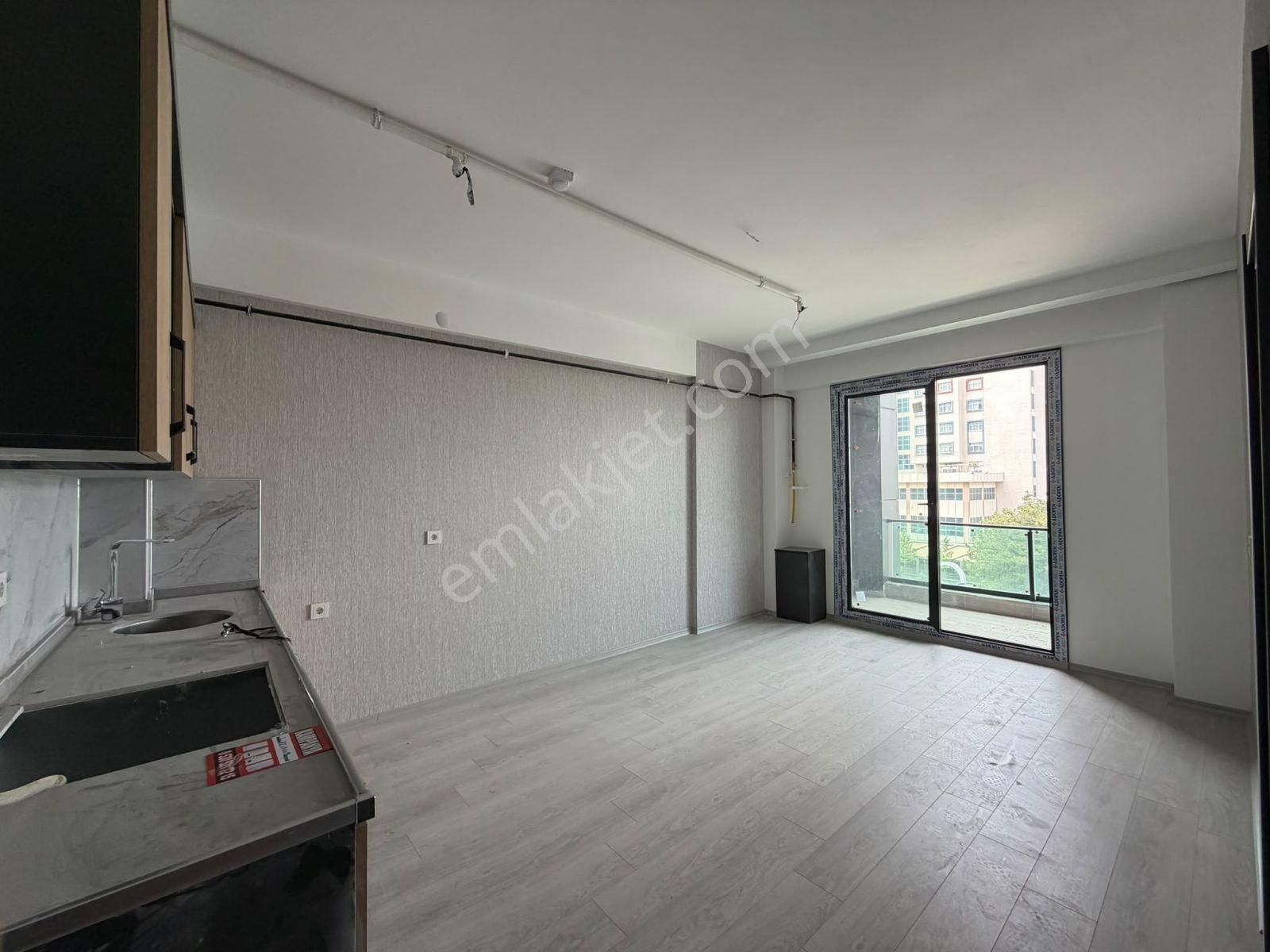 Öğretmen Evi Yanı Kayalar Yapıda Satılık 1+1 — fotoğraf 3