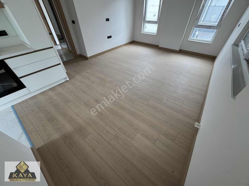 Caddeye Yakın Katta 1. Sınıf İşçilik 2+1 — fotoğraf 3