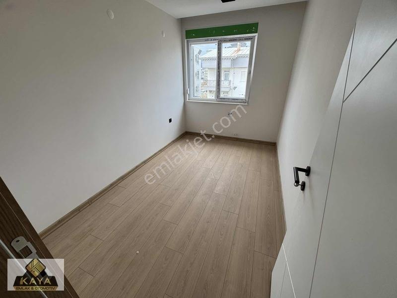 Caddeye Yakın Katta 1. Sınıf İşçilik 2+1 — fotoğraf 7