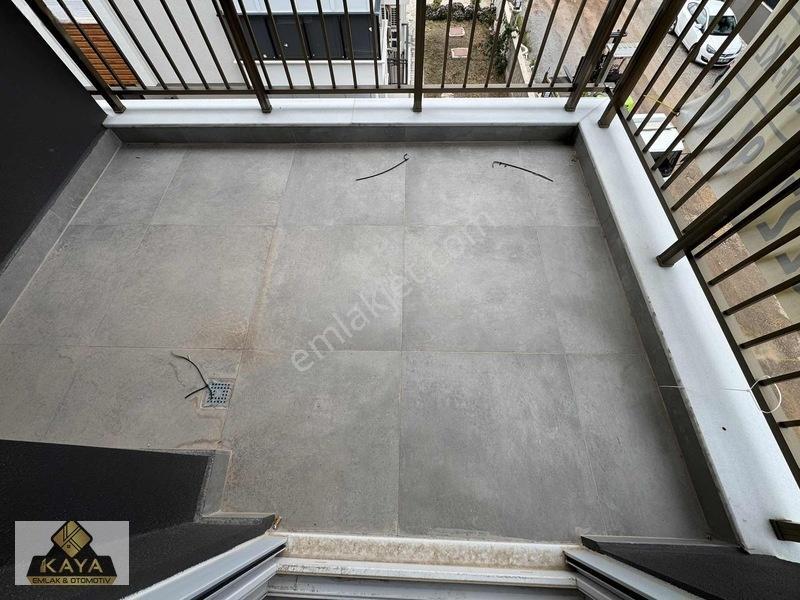 Caddeye Yakın Katta 1. Sınıf İşçilik 2+1 — fotoğraf 11