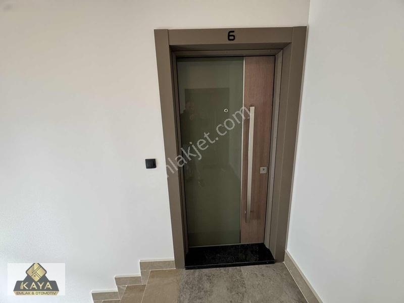 Caddeye Yakın Katta 1. Sınıf İşçilik 2+1 — fotoğraf 12