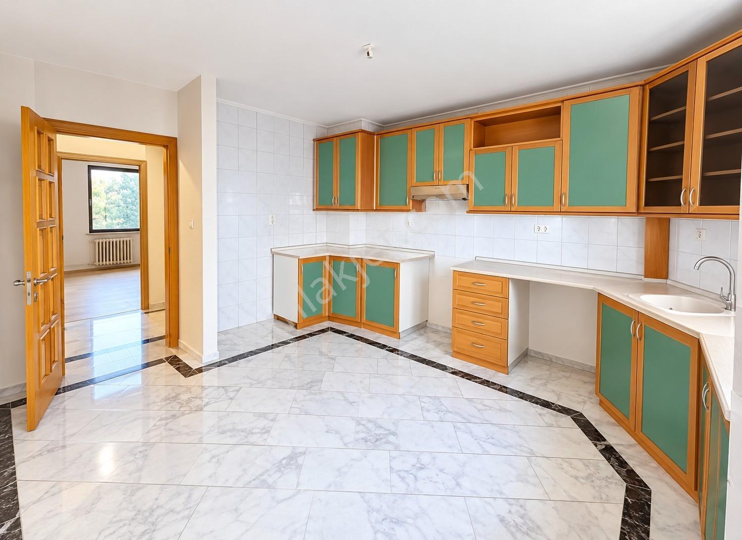 Ümitköy Metro Yürüme Mesafesinde Aykon Sitesi 4+1 Satılık Daire — fotoğraf 2