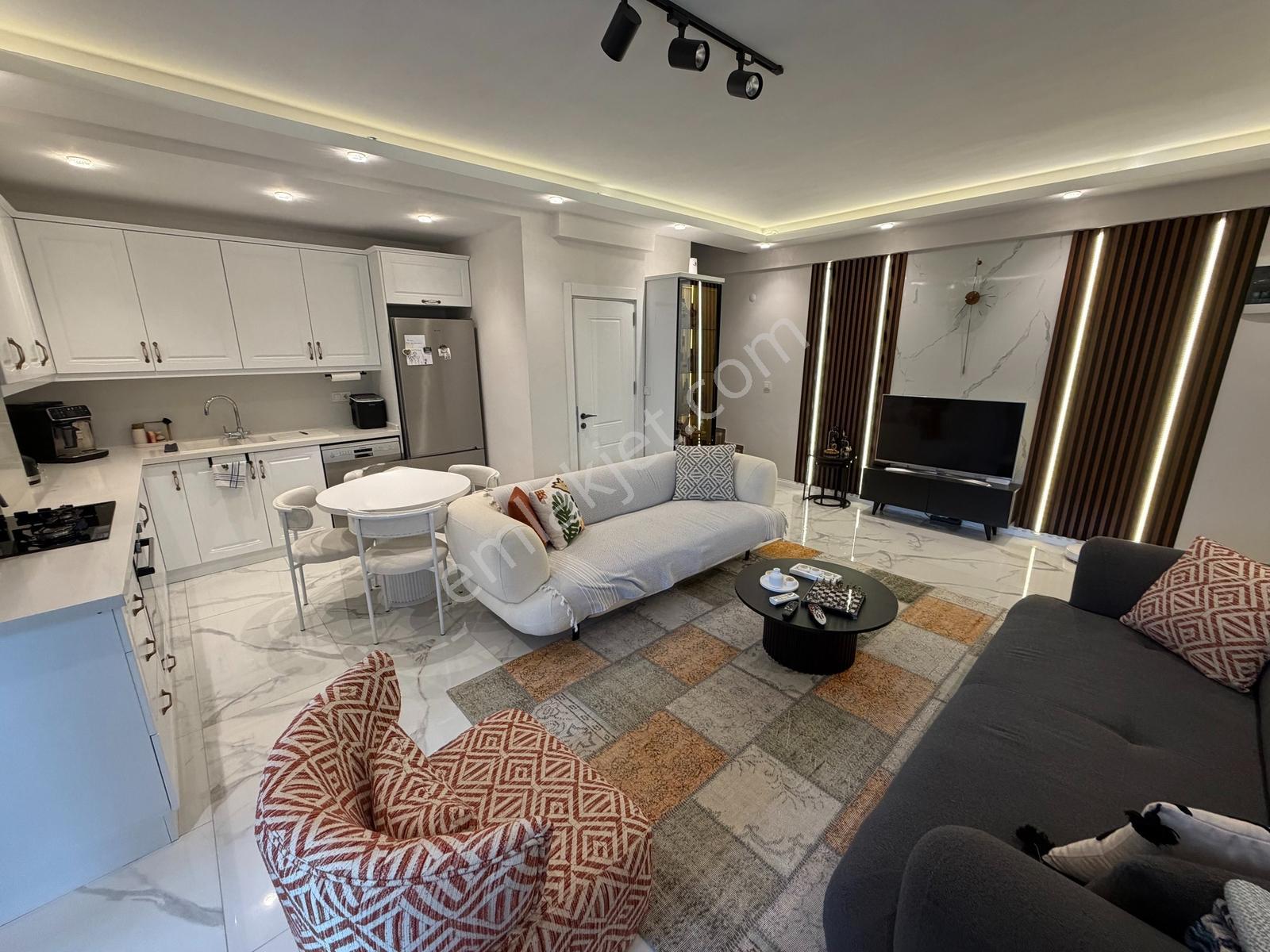Foça Bağarası'nda Merkezi Konumda Satılık 3+1 Villa Isı Pompalı — fotoğraf 4