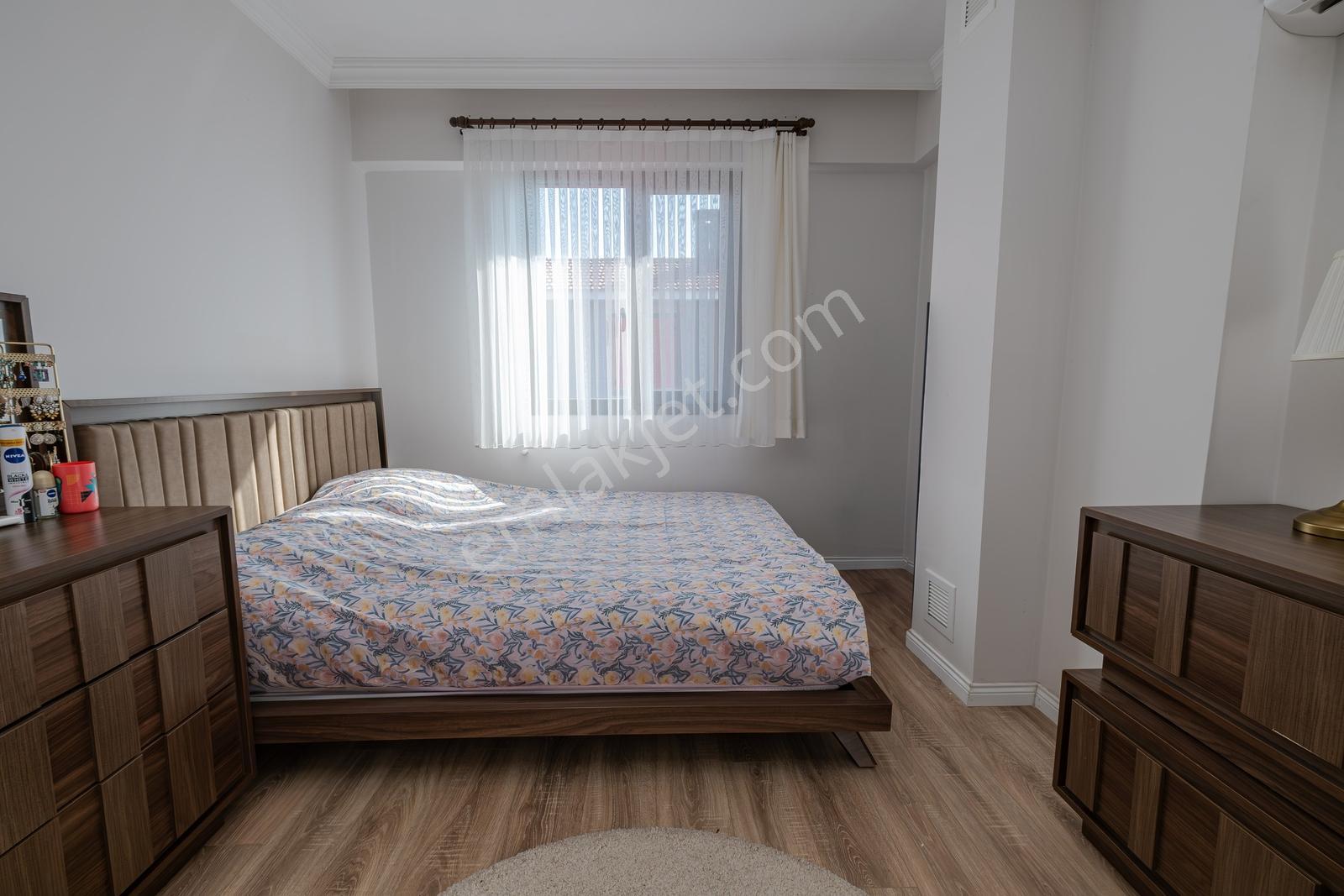 Foça Bağarası'nda Merkezi Konumda Satılık 3+1 Villa Isı Pompalı — fotoğraf 12