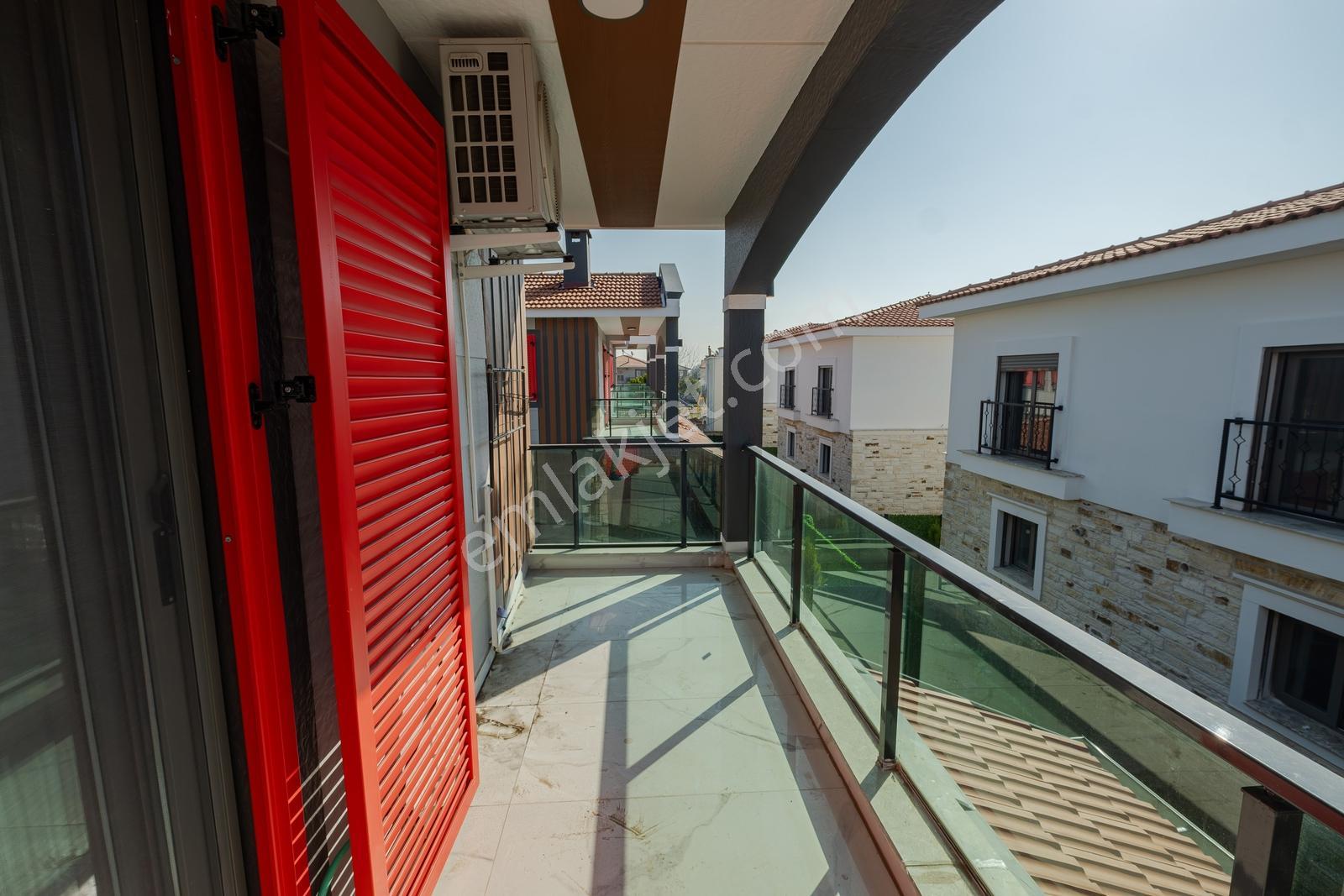 Foça Bağarası'nda Merkezi Konumda Satılık 3+1 Villa Isı Pompalı — fotoğraf 15