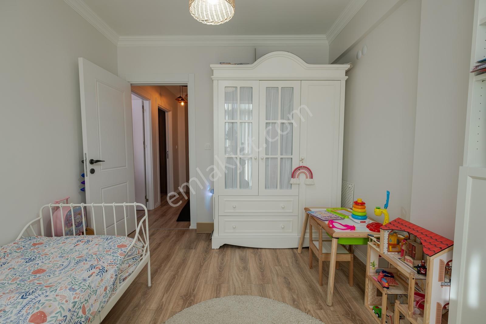 Foça Bağarası'nda Merkezi Konumda Satılık 3+1 Villa Isı Pompalı — fotoğraf 16