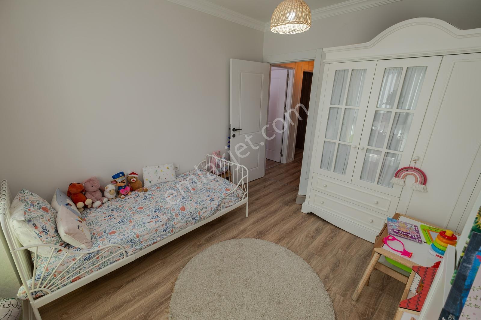 Foça Bağarası'nda Merkezi Konumda Satılık 3+1 Villa Isı Pompalı — fotoğraf 17