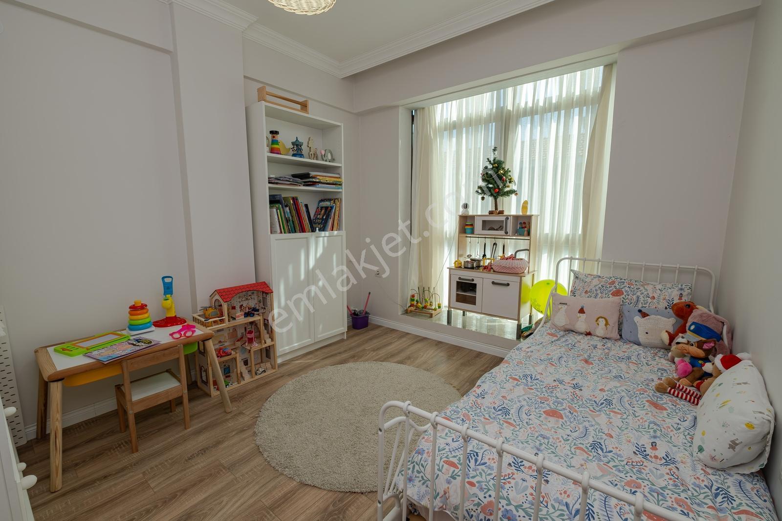 Foça Bağarası'nda Merkezi Konumda Satılık 3+1 Villa Isı Pompalı — fotoğraf 18
