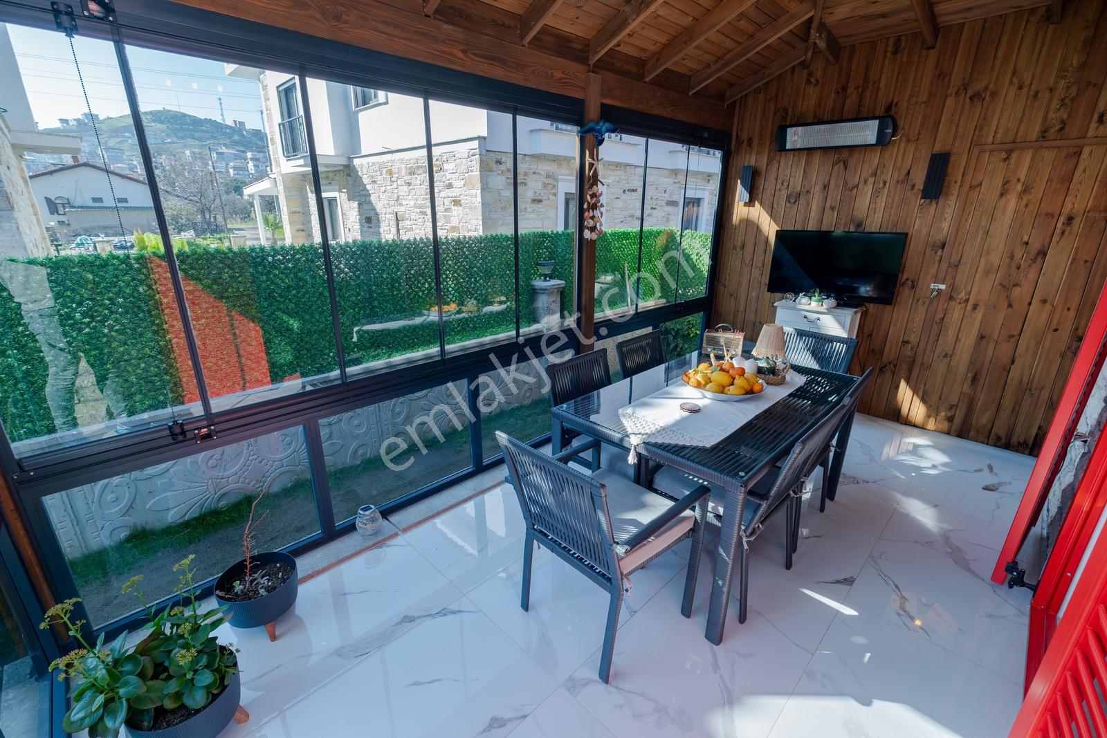 Foça Bağarası'nda Merkezi Konumda Satılık 3+1 Villa Isı Pompalı — fotoğraf 24