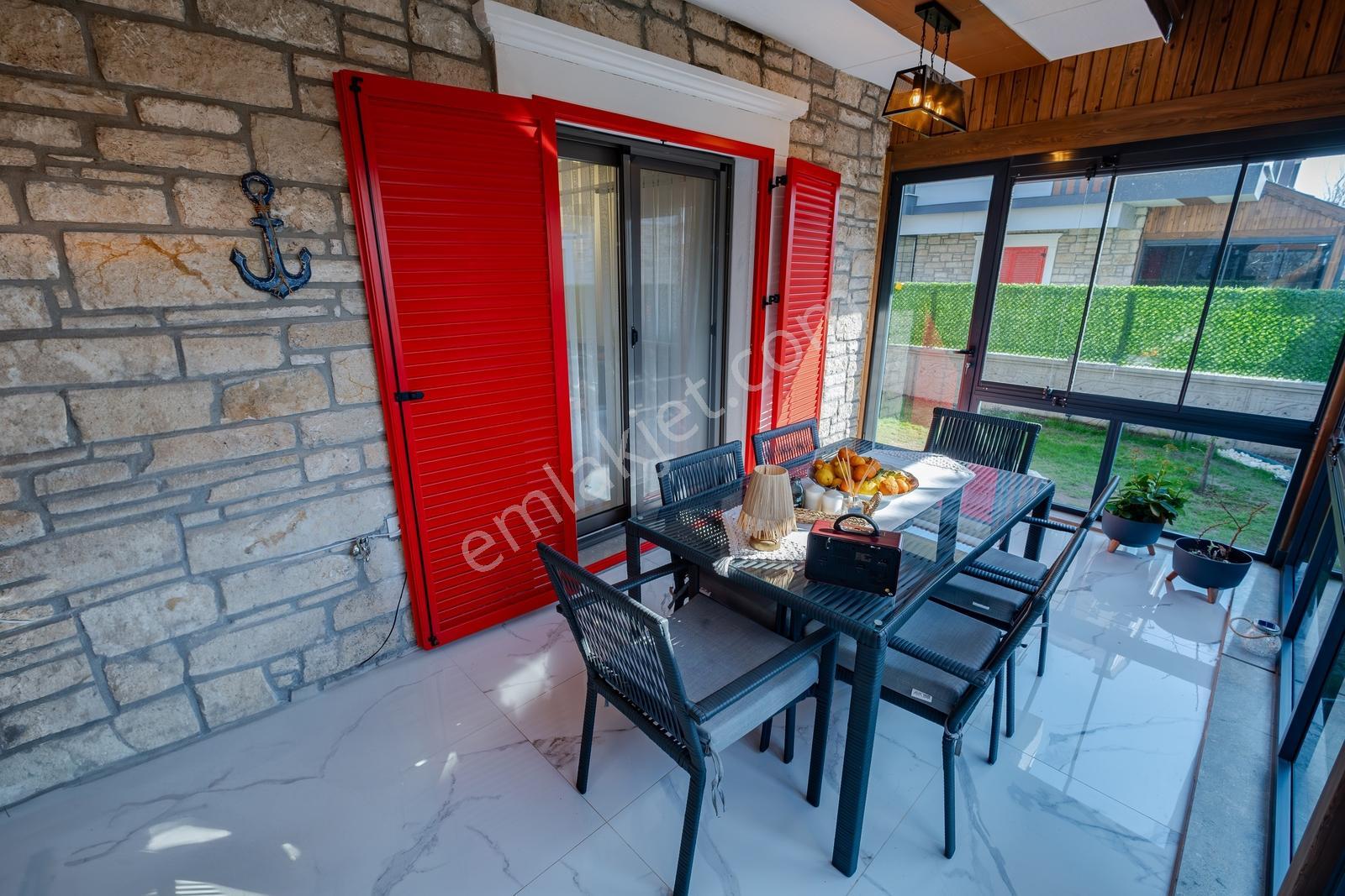 Foça Bağarası'nda Merkezi Konumda Satılık 3+1 Villa Isı Pompalı — fotoğraf 25