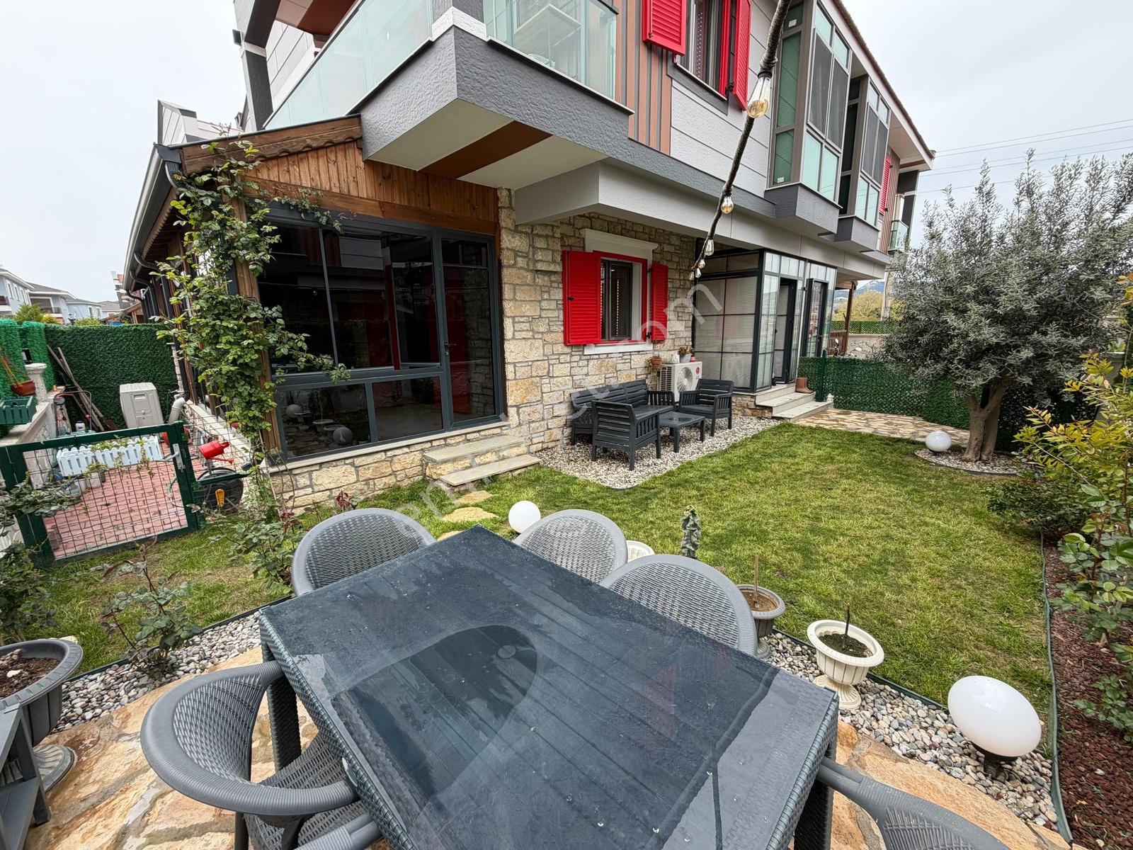 Foça Bağarası'nda Merkezi Konumda Satılık 3+1 Villa Isı Pompalı — fotoğraf 27